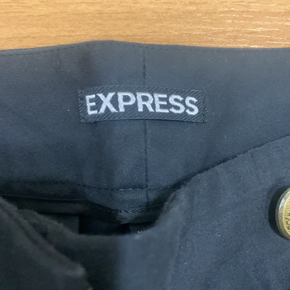 EXPRESS - Picture 2 of 3